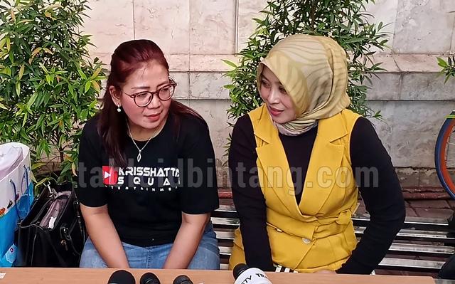 Jenguk Kriss Hatta, Sang Ibu Bawa Motivator Ayu Kayla