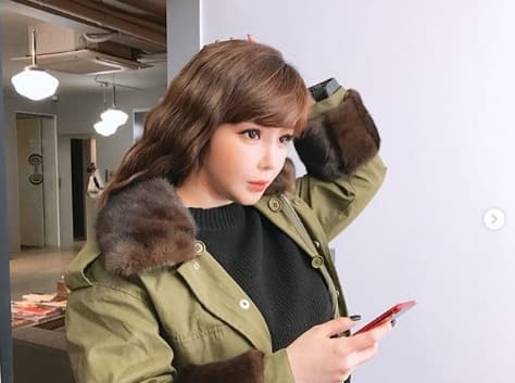 Penampilan Cantik Park Bom eks 2NE1 dengan Model Rambut Baru