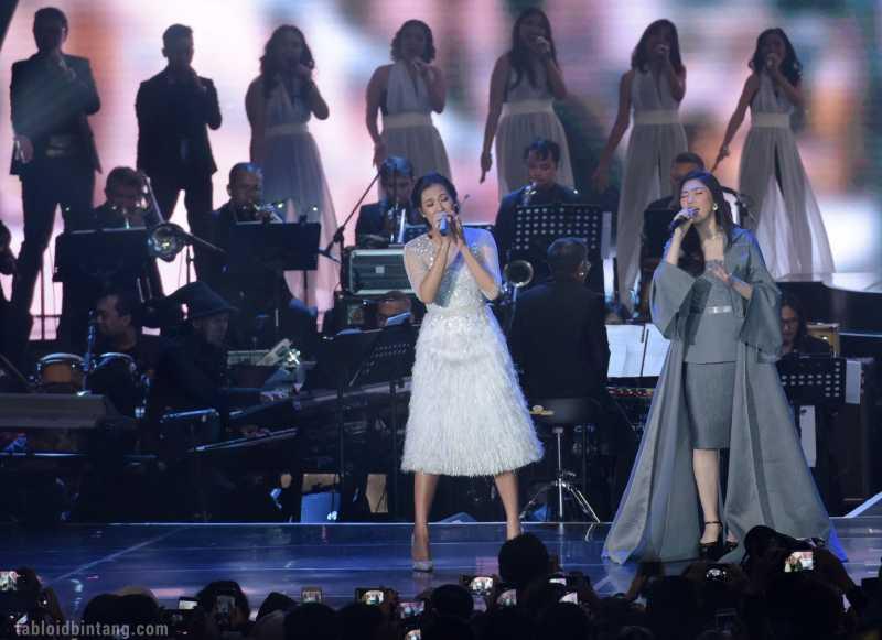 Anganku Anganmu, Duet Isyana Sarasvati - Raisa Buka Konser Ayat-Ayat Cinta