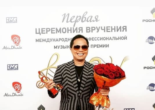 Bikin Bangga, Sandhy Sondoro Raih Penghargaan Musik di Rusia