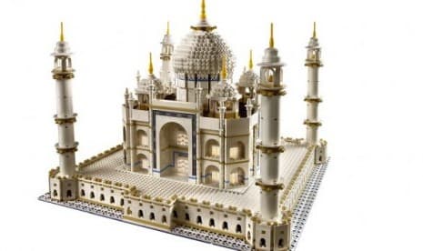 Miniatur Taj Mahal Ini Disusun dari 5.923 Bongkahan Lego