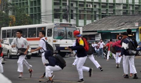 Di Tangerang, Pelajar Perempuan Pun Ikut Tawuran