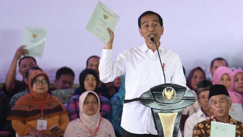 Jokowi Izinkan Warga Gunakan Sertifikat untuk Utang ke Bank