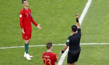 Sikut Pemain Iran, Ronaldo Lolos dari Hukuman Kartu Merah