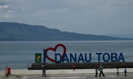 Danau Toba Ramai Pengunjung di Awal 2018