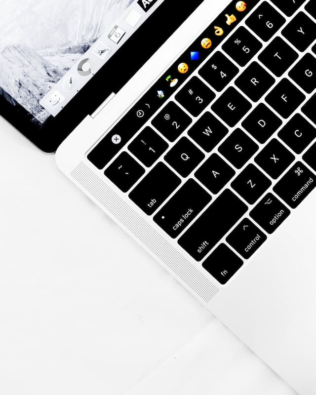 Microsoft Ejek Fitur Touch Bar di MacBook Pro