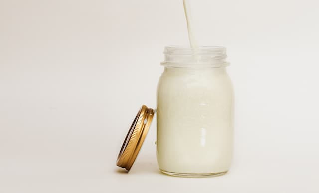 Minum Susu Mentah Menyehatkan, Mitos atau Fakta?