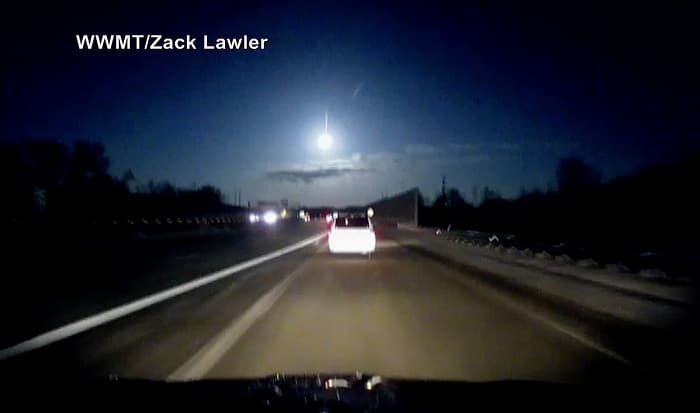 Meteor Misterius Lintasi Langit Michigan, Bikin Gempa?