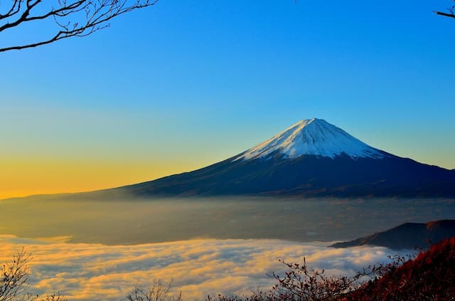 Jalur Pendakian Dibuka, Apa yang Bisa Dilakukan di Puncak Gunung Fuji Jepang?