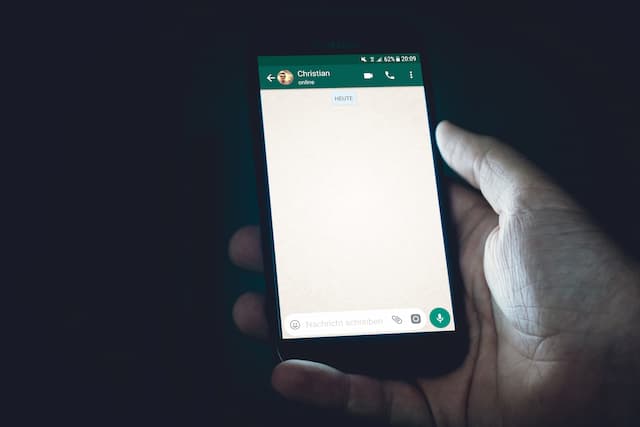 Berantas Hoaks, WhatsApp Membatasi Forward Pesan Sekali Saja