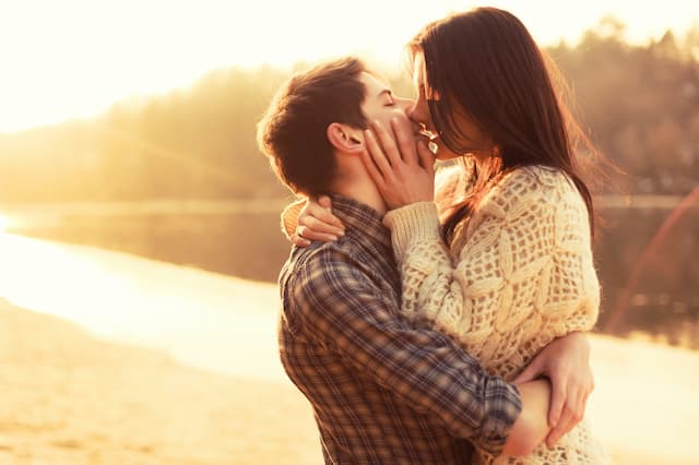 7 Manfaat Mengejutkan dari Ciuman di Bibir!
