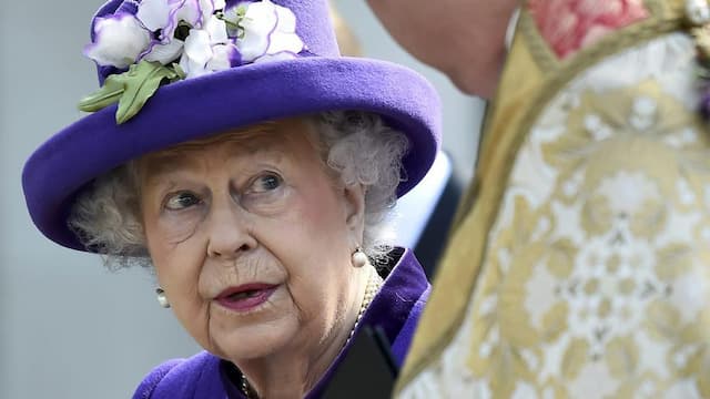 Alasan Ratu Elizabeth II Selalu Pakai Baju Warna Cerah