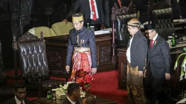 Siapa yang Punya Ide di Balik TukarBaju Adat Jokowi-JK?