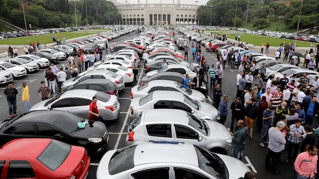 Diatur Seperti Taksi Konvensional, Driver Uber Demo Massal