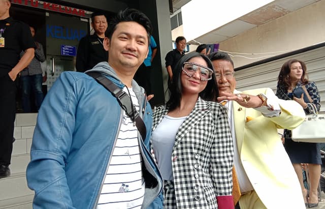 Tiba di Polda Metro Jaya, Dewi Perssik Mantap Polisikan Keponakannya