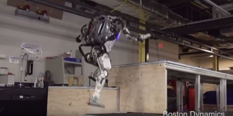 Keren, Robot Humanoid Atlas Kini Bisa Parkour