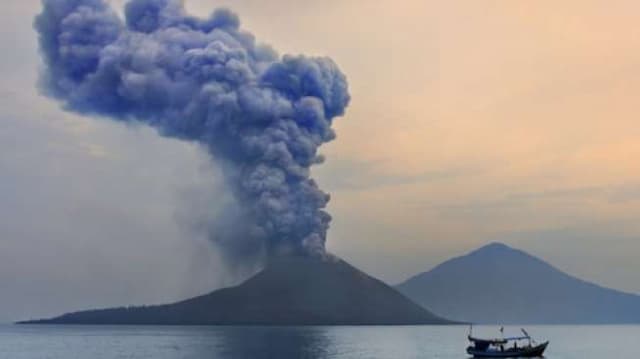 Terletak di Selat Sunda, Ini Sejarah Tersembunyi Gunung Anak Krakatau