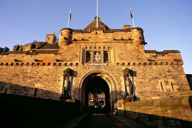 Ada (Banyak) Hantu di Kastil-kastil Inggris