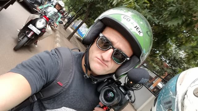 Cerita Lucu YouTuber Casey Neistat Nyasar Naik Go-Jek di Jakarta